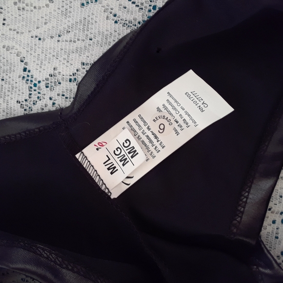 Mini Booty Short - Picture 3 of 3